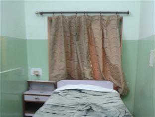 Radiant Ymca Tourist Hostel Varanasi Exterior photo