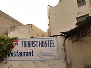 Radiant Ymca Tourist Hostel Varanasi Exterior photo